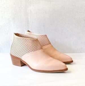ITALEAU Waterproof Leather Blush Pink Perforated Ankle Bootie Size 9.5